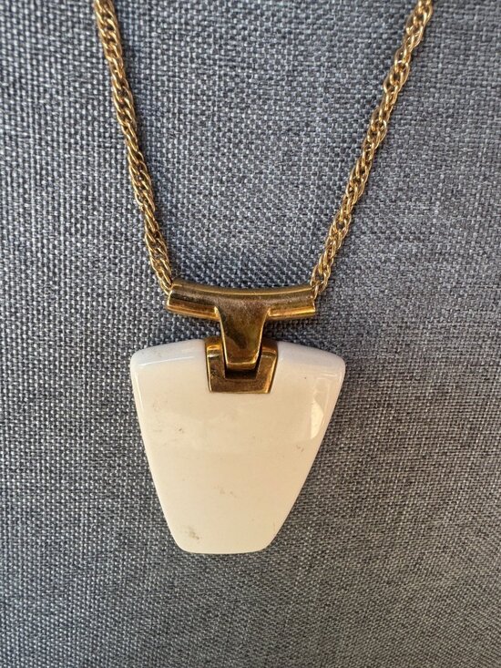 Crown Trifari Modernist White Lucite Pendant Necklace - Picture 2 of 7